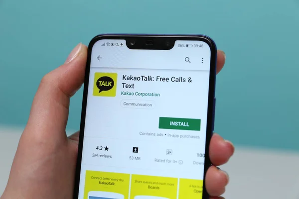 Tula, Rusia - 12 de mayo de 2019: Conversación en la pantalla del teléfono . — Foto de Stock