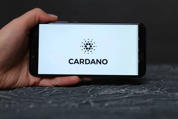 Tula, russland - 12. Mai 2019: cardano on phone display. — Stockfoto