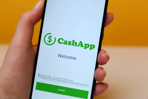 Tula, Rusko-Květen 12, 2019: Cashapp na displeji telefonu. — Stock fotografie