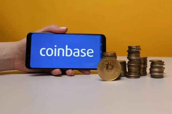 Tula, russland - 25. märz 2019: coinbase auf telefon-display. — Stockfoto