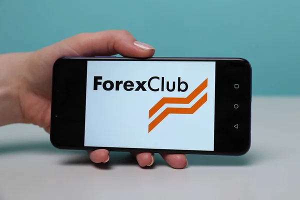 Tuła, Rosja-12 maja 2019: forexclub na wyświetlaczu telefonu. — Zdjęcie stockowe