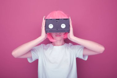 Pembe genç kız 90s ve VHS kaset