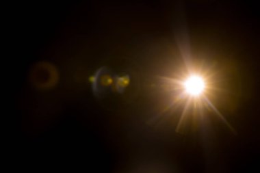 Siyahta soyut Doğal Güneş parlaması