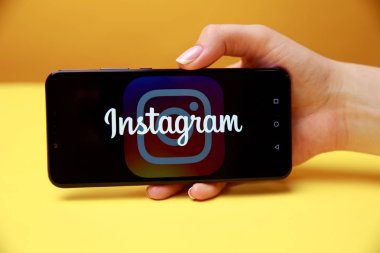 Tula, Rusya 17. 06 2019 Instagram telefon ekranında.