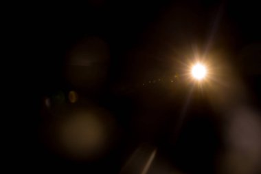 Siyahta soyut Doğal Güneş parlaması