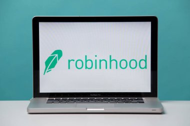 Tula, Rusya 17. 06 2019 robinhood dizüstü ekranda.