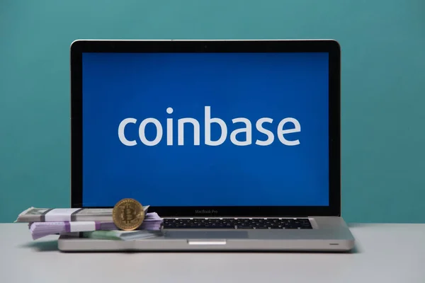 Tula, russland 17. 06 2019 coinbase auf dem Laptop-Display. — Stockfoto