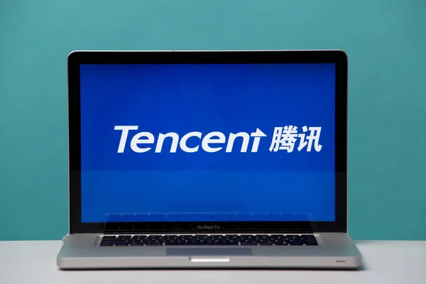 Тула, Россия 17. 06 2019 Tencent на дисплее ноутбука . — стоковое фото
