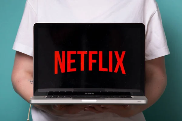 Tula, Rusia 17. 06 2019 Netflix pada tampilan laptop . — Stok Foto