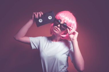 Pembe genç kız 90s ve VHS kaset