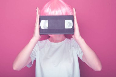 Pembe genç kız 90s ve VHS kaset