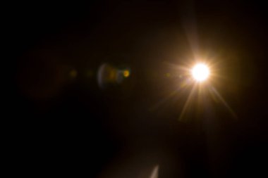 Siyahta soyut Doğal Güneş parlaması