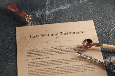 Lawer ve noter kavramı. Eski kağıt belgeli kalem.