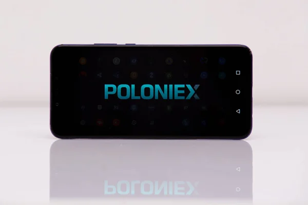 Tula 2.08.2019 Poloniex en la pantalla del teléfono . — Foto de Stock