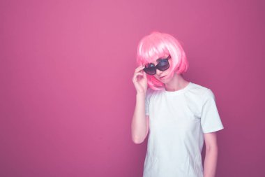 Pembe bir stüdyoda 90'lı yıllarda yaratıcı model.