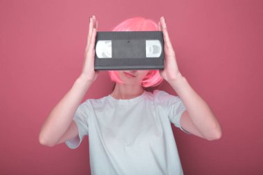 Pembe genç kız 90s ve VHS kaset