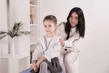 Çocuk psikiyatrikavramı. Psikolog tedavi seansı.