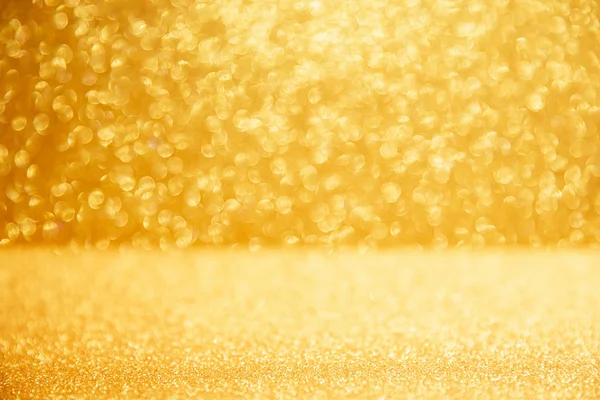 Gouden glanzende kerstverlichting. Wazige abstracte achtergrond — Stockfoto