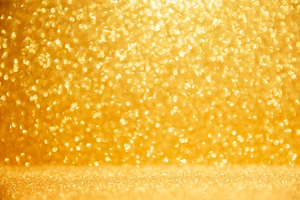 Goldglitzernde Weihnachtsbeleuchtung. Verschwommener abstrakter Hintergrund — Stockfoto