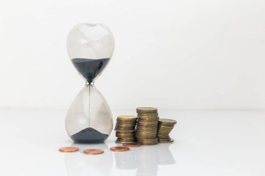 Zaman para konseptidir. Zamanını biriktirip yatırım yaparak. Yararlanın..