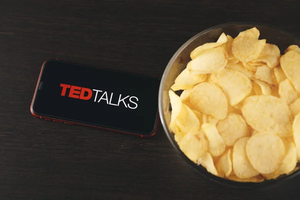 Tula Russia 07.05.2020 Ted Talks on the phone screen and snacks on the table. — Stok Foto