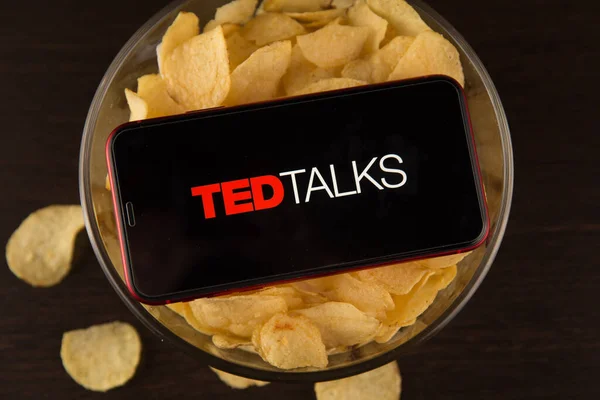 Tula Russia 07.05.2020 Ted Talks on the phone screen and snacks on the table. — Stok Foto