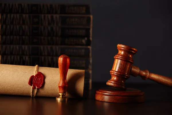 Last will and testament with wooden judge gavel in notary office — Stock Photo, Image