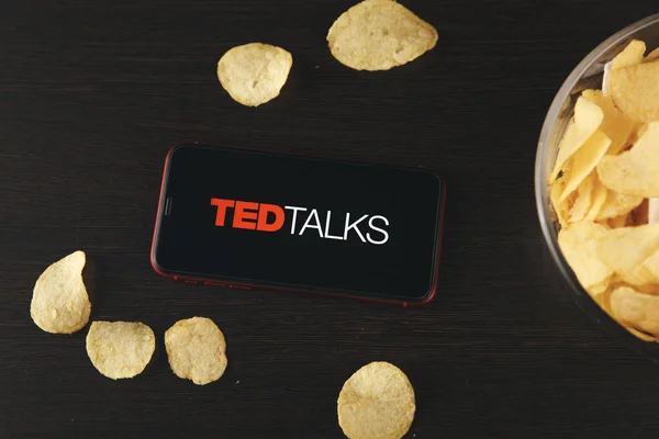 Tula Russia 07.05.2020 Ted Talks on the phone screen and snacks on the table. — Stok Foto