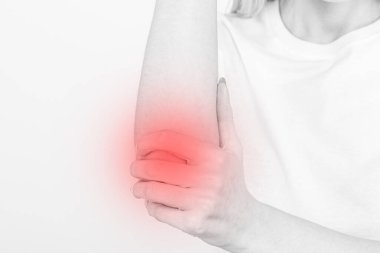 Kronik eklem romatizmasından muzdarip bir kadın. Dirsek ağrısı ve tedavi konsepti.