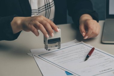 Kadın noter damgalama anlaşması, şirket sekreteri, resmi belge, geçerlilik
