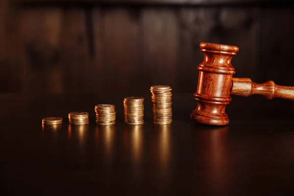 TAX payment concept. Stack of coins with judge gavel — Stock Photo, Image