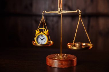 Saat ve bozukluklar. Zaman Para Kavramı