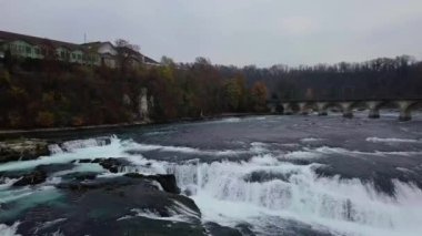 Rhine Falls 'un havadan görünüşü İsviçre ve Avrupa' daki en güçlü şelaledir.