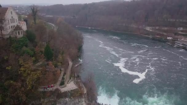 莱茵河瀑布美丽的空中景观是瑞士和欧洲最强大的瀑布 — 图库视频影像