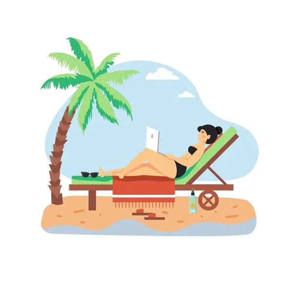 Chica feliz, freelancer trabajando en computadora portátil sentado en chaise longue en la playa, ilustración de vector plano — Vector de stock