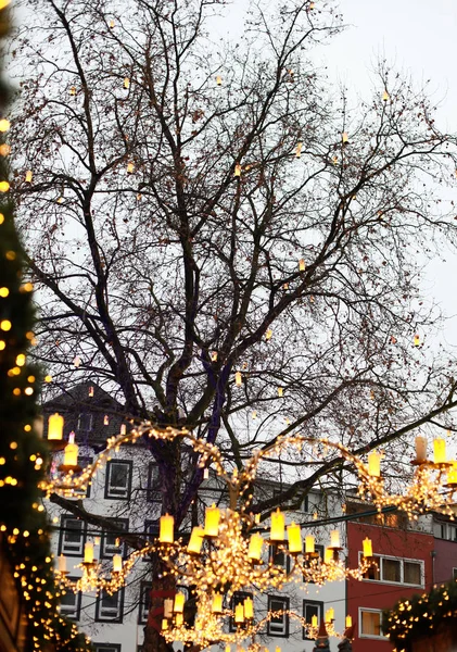 Köln Almanya Noel Pazarı Nda Bir Ağaçta Işıklı Fenerler Stok Fotoğraf