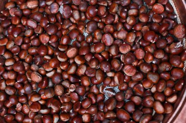 Kestane kavurma tava yakın çekim