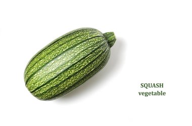 Beyaz zemin üzerine yeşil kabak. Sağlıklı sebze yakın çekim.