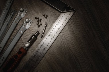 Tornavida, metal ve alan ve mobilya kılavuzları ölçme. Mobilya takımları.