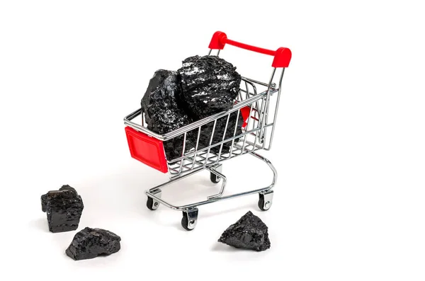 白い背景に黒い石炭スーパーマーケットからのカート. — ストック写真