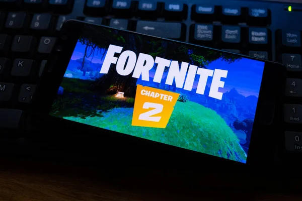 Kostanay, Kazakhstan, October 15, 2019.Mobile phone on the background of the keyboard, with the logo of the popular game fortnite 2, from Epic Games. — Stock Photo, Image