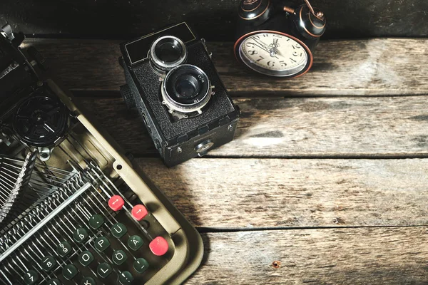 Old Retro Typewriter Alarm Clock Camera Wooden Background Top View — Stock Photo, Image