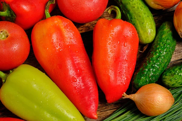 新鮮な野菜 トマト キュウリ ピーマン 玉ねぎ — ストック写真