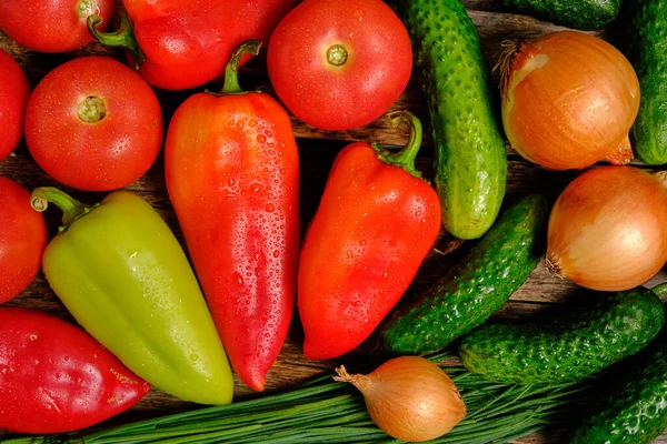 新鮮な野菜 トマト キュウリ ピーマン 玉ねぎ — ストック写真