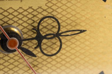 Grunge etkisi olan eski saat yüzünü kapat. Zaman kavramı