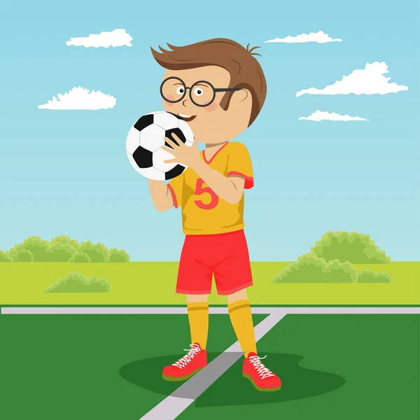 Мальчик-подросток в очках позирует с мячом на поле — стоковый вектор