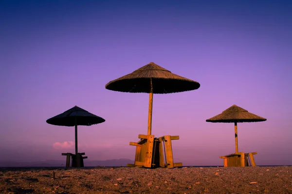 Playa Vistas Mar Con Sombrillas Atardecer Color Chillout Split Toning —  Fotos de Stock