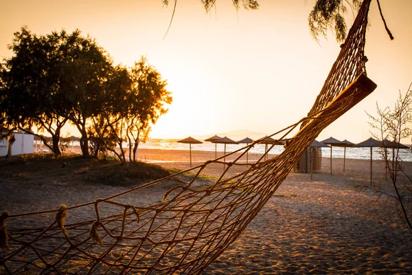 Playa Vistas Mar Con Hamacas Vacías Sombrillas Atardecer Chillout — Foto de Stock