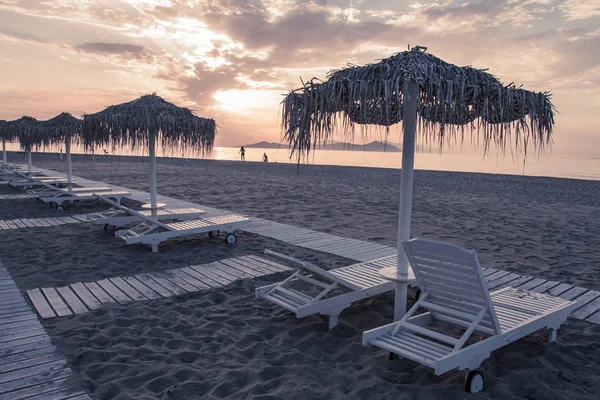 Hotel Resort Playa Vista Mar Con Sombrillas Atardecer Chillout Color —  Fotos de Stock