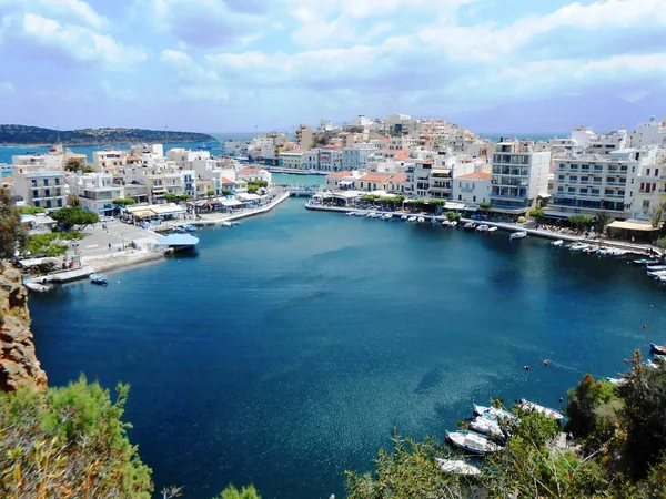 Panoramik manzara, Agios Nikolaos kasabası, Girit Adası, Yunanistan